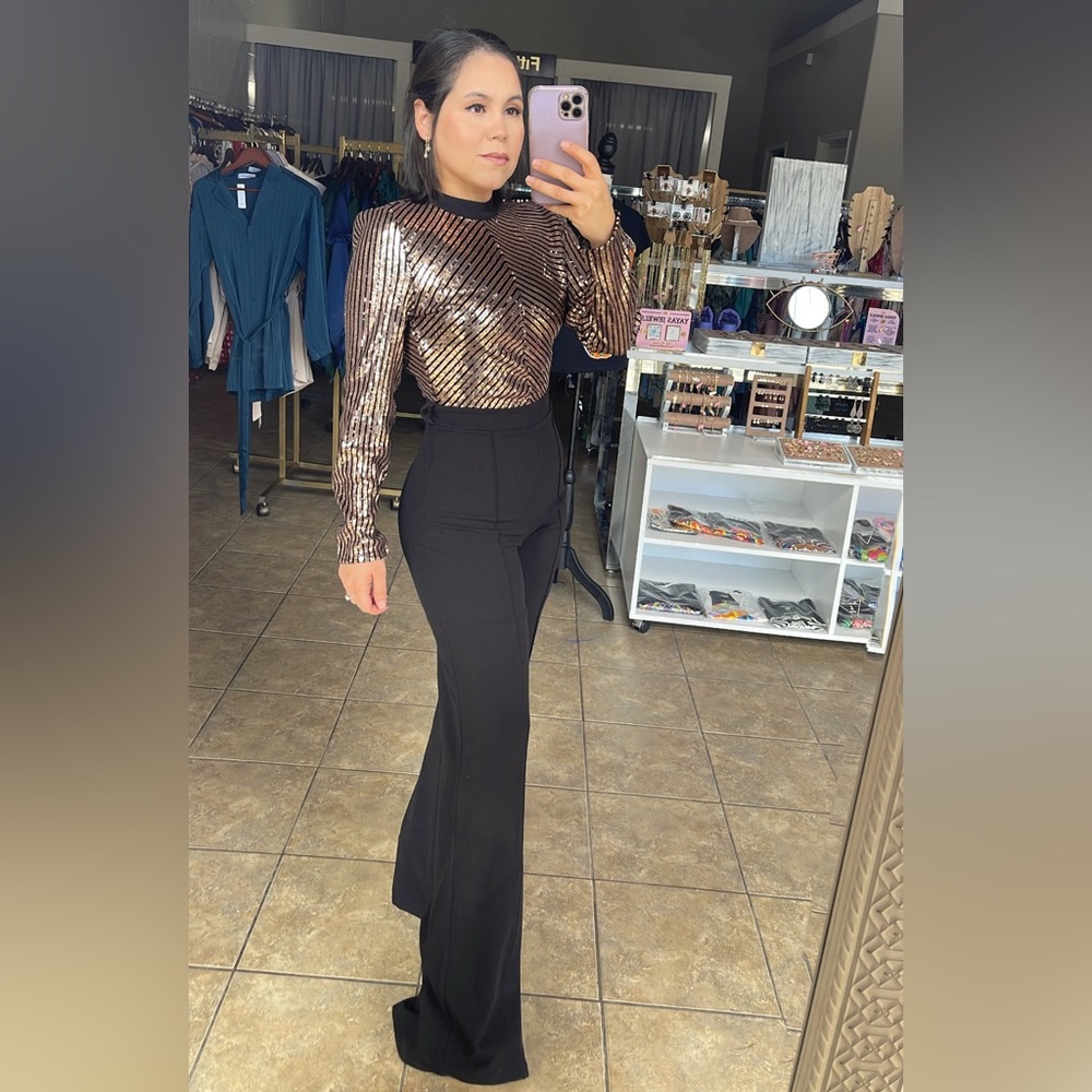 Gorgeous Sequin Jumpsuit✨ perfect for Holidays